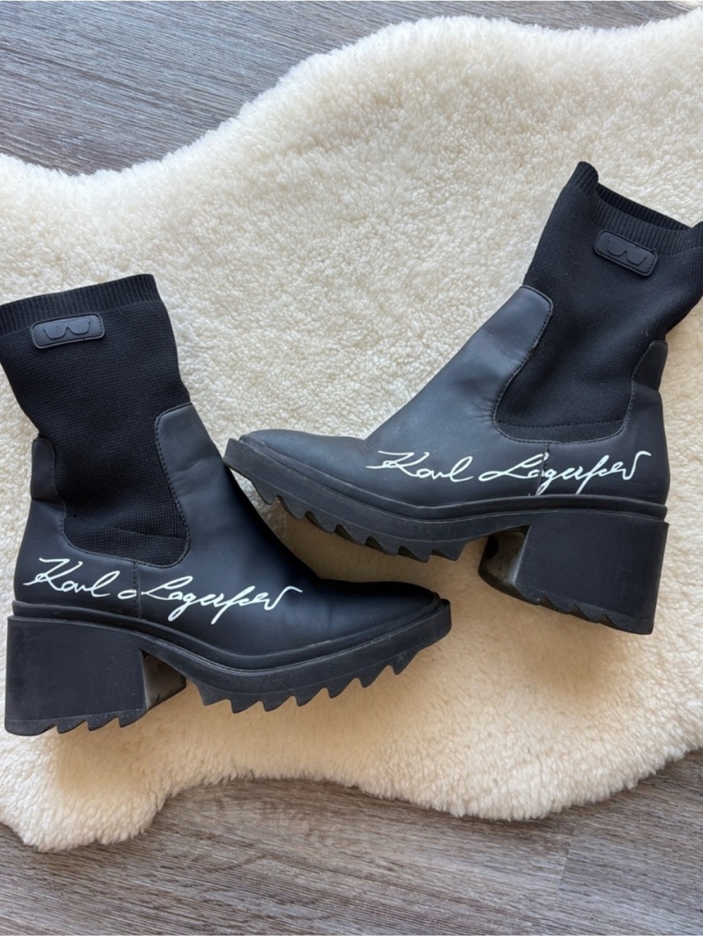 Karl Lagerfeld Caysi Signature Chunky Heel Chelsea Boot F21 8 Grunge Goth
